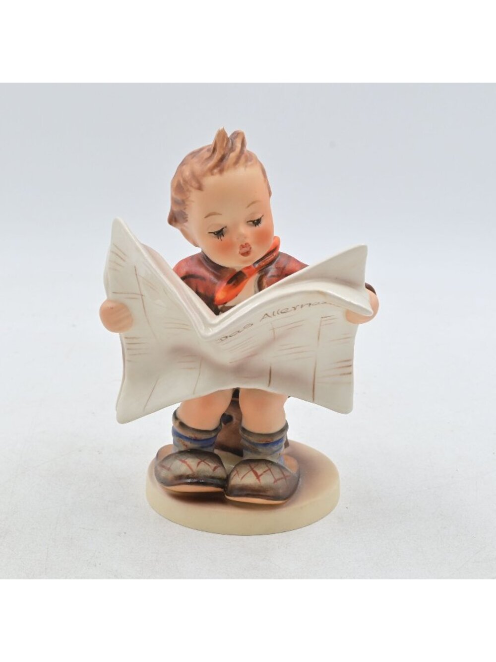 Goebel Hummel Latest News Figurine 184 Boy Reading Newspaper Collectible TMK 5
